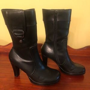 New Ladies Skechers Boots Size 8.5.